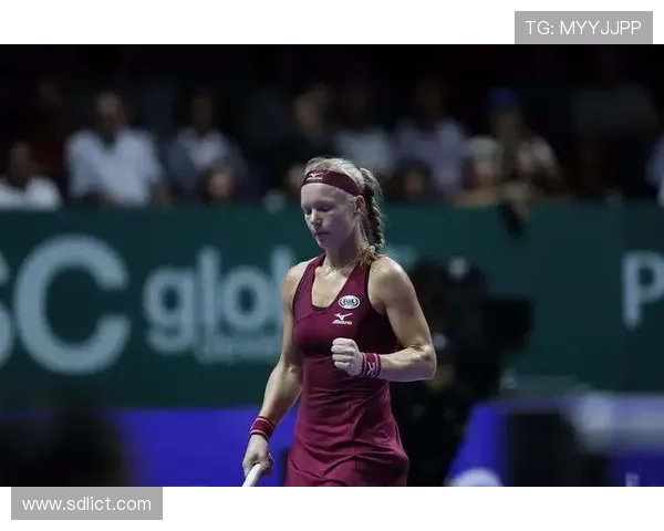 足球球星妻子背后的故事：从默默无闻到成为时尚与慈善界的焦点